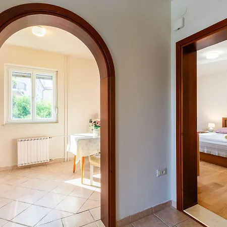 Komfortables Wenige Minuten Zur Altstadt Von Und Zum Mit Garten Poreč