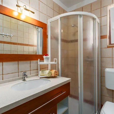 Apartamento Komfortables Wenige Minuten Zur Altstadt Von Und Zum Mit Garten Poreč