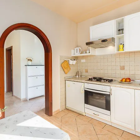 Apartment Komfortables Wenige Minuten Zur Altstadt Von Und Zum Mit Garten Porec