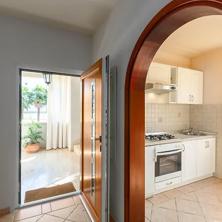 Komfortables Wenige Minuten Zur Altstadt Von Und Zum Mit Garten Apartamento Poreč