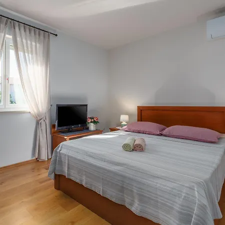 Komfortables Wenige Minuten Zur Altstadt Von Und Zum Mit Garten Porec