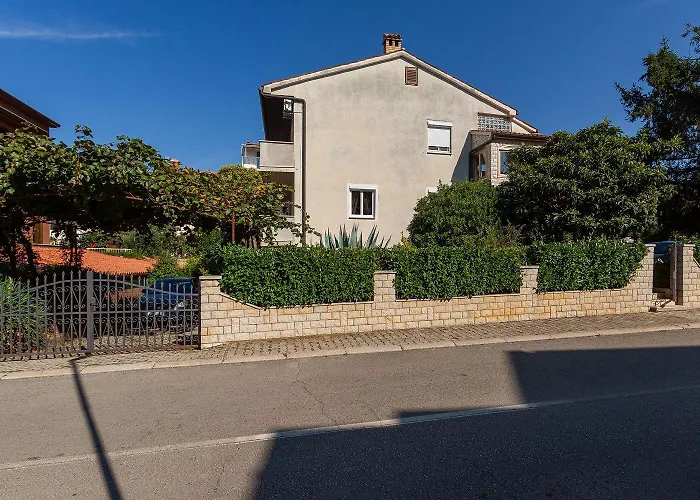 Apartamento Komfortables Wenige Minuten Zur Altstadt Von Und Zum Mit Garten Poreč