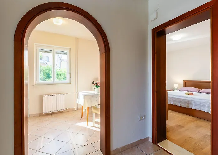 Komfortables Wenige Minuten Zur Altstadt Von Und Zum Mit Garten Poreč
