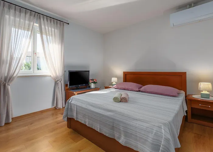 Komfortables Wenige Minuten Zur Altstadt Von Und Zum Mit Garten Poreč
